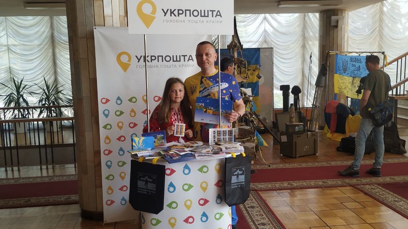 «Діти Перемоги малюють Україну майбутнього»: в Луцьку презентували поштовий блок марок