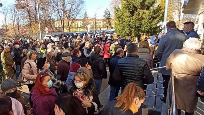 Протестувальники увірвалися в будівлю АТ «Житомиргаз». ВІДЕО