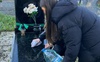 У місті на Волині неповнолітні влаштували фотосесію на кладовищі: дівчата вибачились та поприбирали на могилі