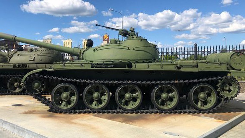 Ворог знімає зі зберігання і перекидає в Україну застарілі танки Т-62, – Генштаб ЗСУ