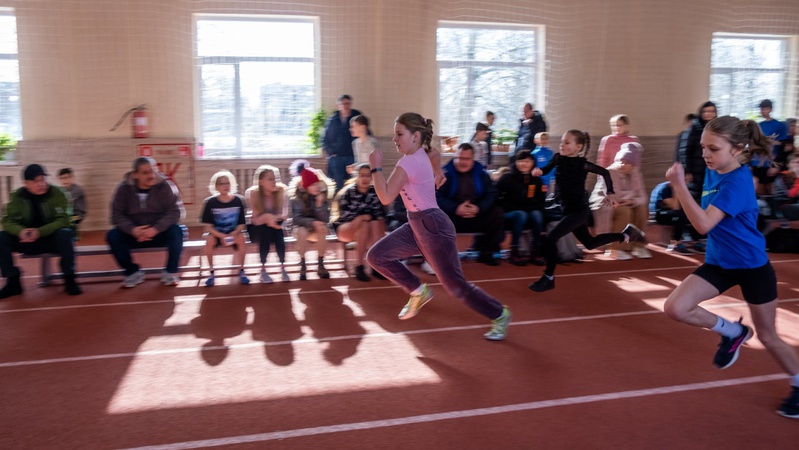 У Нововолинську стартував зимовий легкоатлетичний турнір. ФОТО