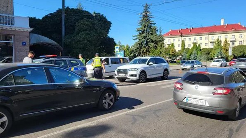 Відомо про стан жінки, яку збив автомобіль