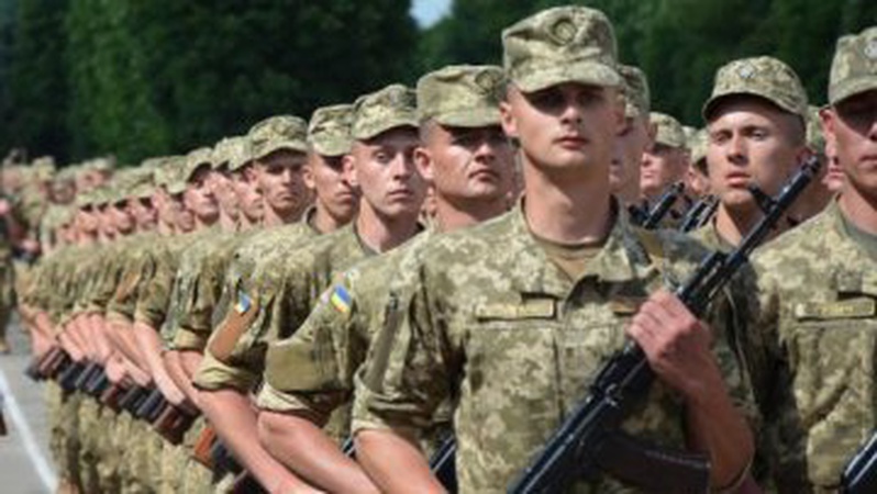 Україна перейде до контрактної армії, – Шмигаль