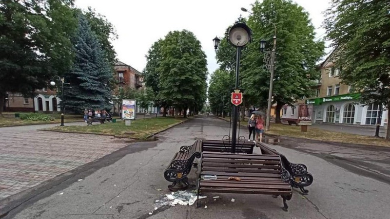 У Нововолинську невідомі розтрощили вуличний годинник