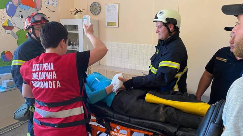 У Луцькому районі рятувальники допомогли підлітку, який травмувався болгаркою. ФОТО