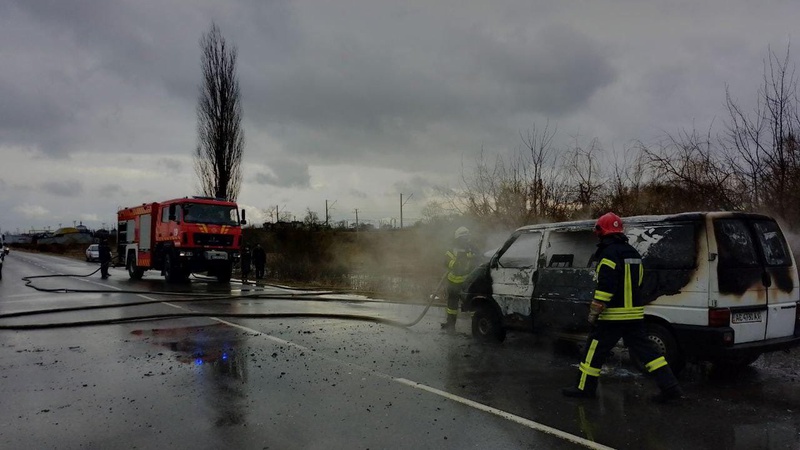 Волинські рятувальники ліквідували пожежу автомобіля. ФОТО
