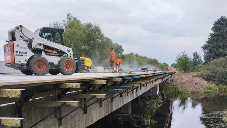 На Волині ремонтують 54-метровий міст через річку. ФОТО