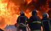 У Луцьку продовжують гасити пожежу на нафтобазі після ракетного удару