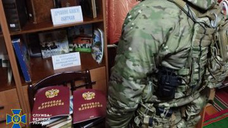 СБУ знайшла проросійську літературу, мільйони готівки та «сумнівних» громадян рф у приміщеннях УПЦ МП