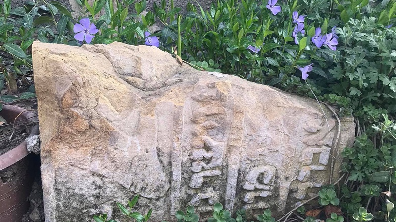 Звідки взялися уламки єврейських надмогильних пам’ятників, якими лучани обгороджували квітники