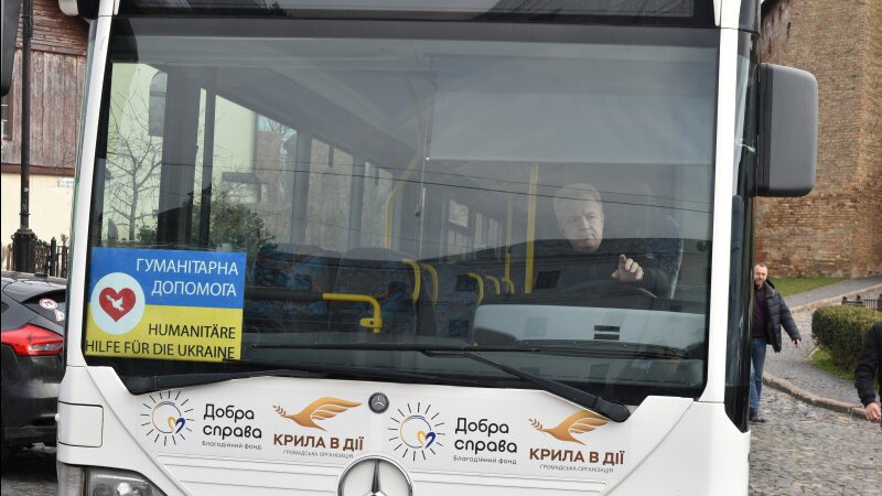 Благодійники передали Луцькій громаді автобус. ФОТО