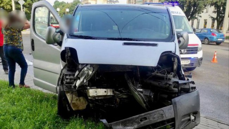 У Луцьку - ДТП: деталі аварії, де зіткнулись дві автівки
