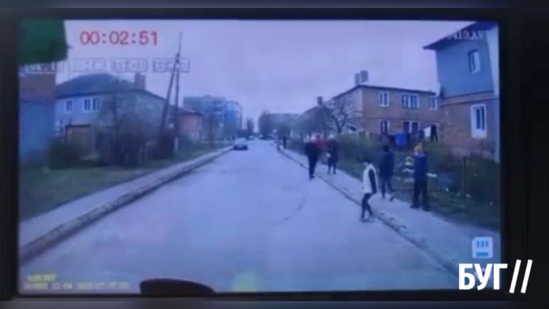 У Нововолинську хлопчик штовхнув подругу на проїжджу частину перед автівкою