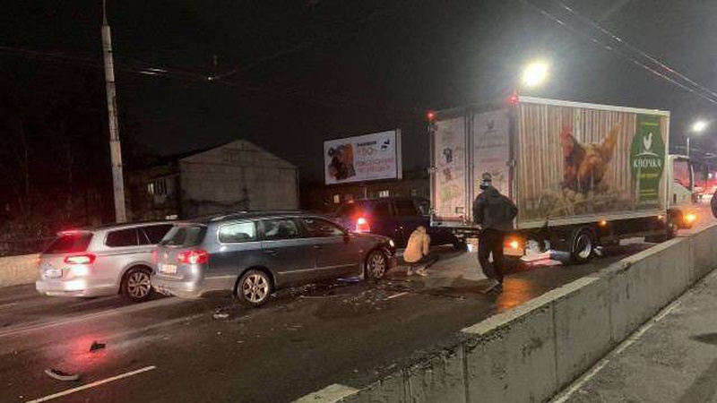 У Луцьку – масштабна ДТП: на мосту біля «Там Таму» зіткнулися 12 авто