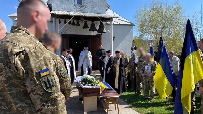 Волиняни провели в останню дорогу загиблого захисника Віктора Яреська