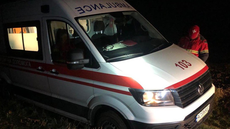Вночі дорогою до лікарні в Луцьку застрягла швидка допомога