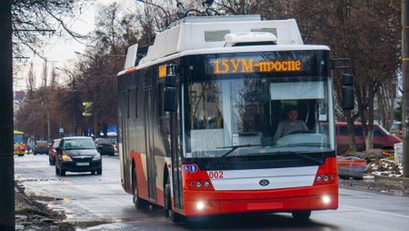 У Луцьку від сьогодні курсуватиме менше тролейбусів № 15 та 15а