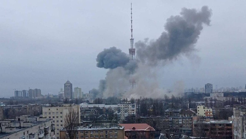 У центрі Києва після атаки «шахедів» перекрили рух на декількох вулицях