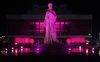 У Луцьку Театральний майдан підсвітили рожевим кольором