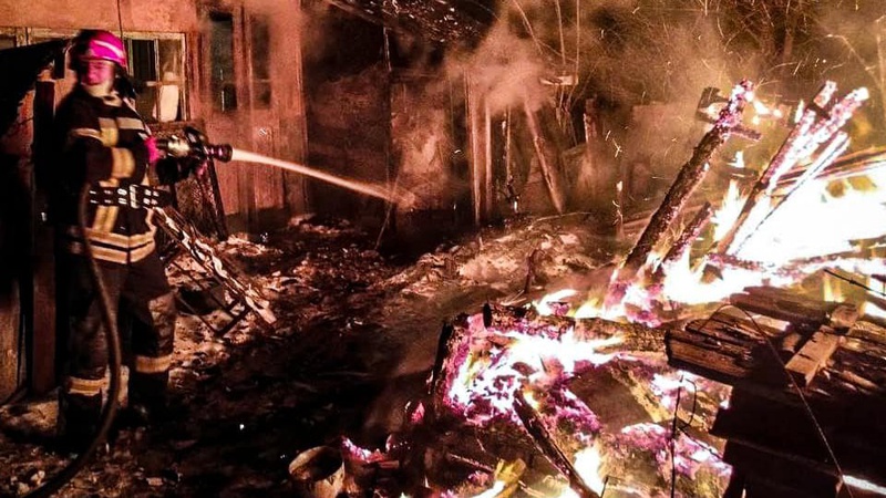 Волинські рятувальники ліквідували пожежу у господарській споруді. ФОТО