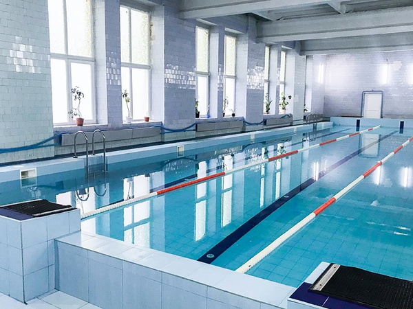 У школі в Нововолинську відкрили басейн. Скільки коштує вхід.