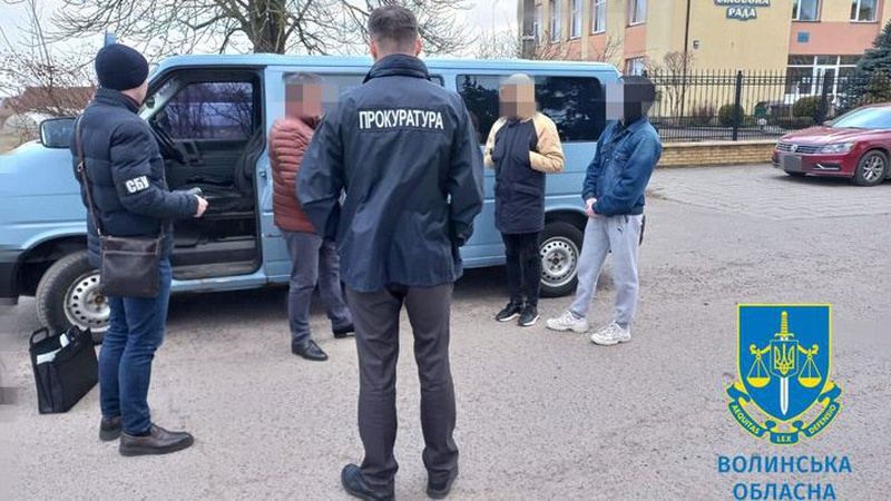 Судитимуть посадовця Підгайцівської сільради, який взяв 4400 доларів хабара