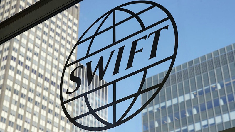 Усі країни Заходу погодились відключити Росію від SWIFT