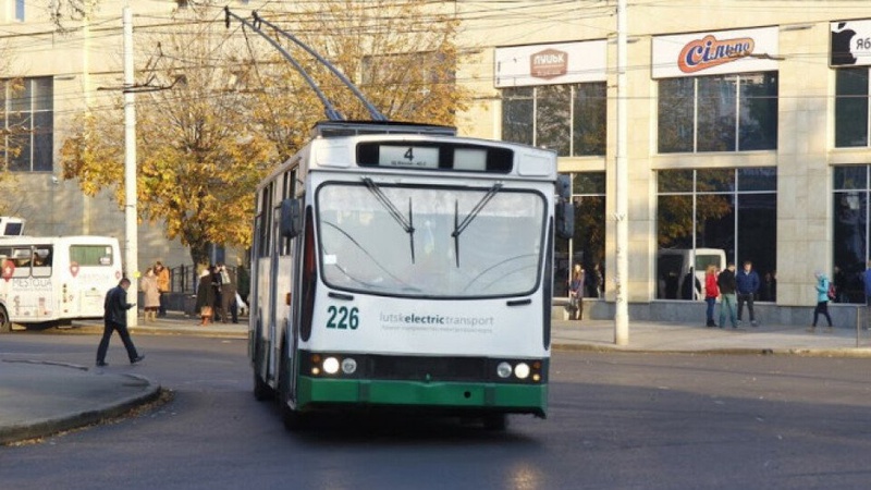Лучанин жаліється на маршрут та графік руху тролейбуса