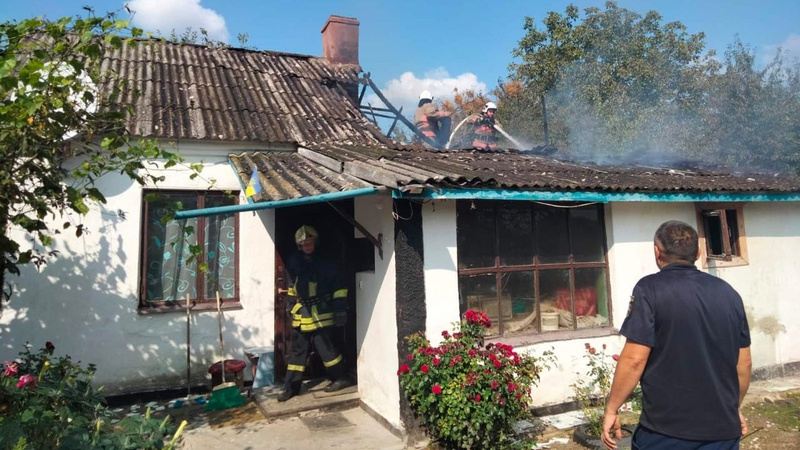 На Волині горів житловий будинок: причина - коротке замикання