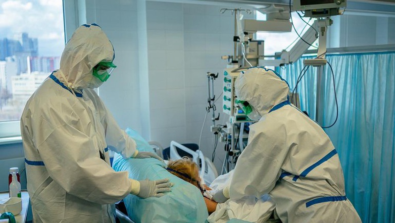 До Волинської обласної лікарні пацієнти йдуть з купленими сертифікати про вакцинацію