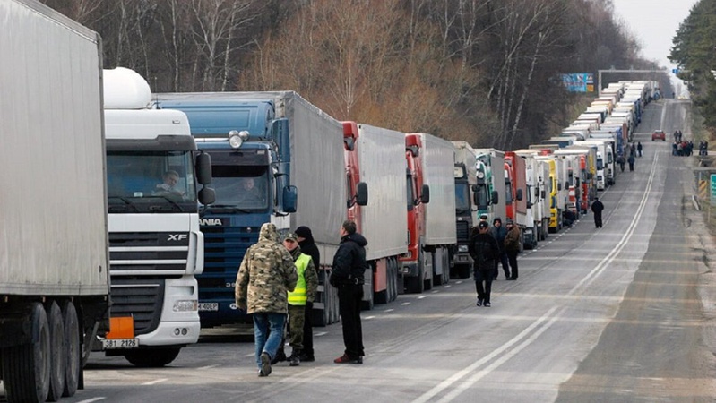 Блокада кордону з Польщею спричинила проблеми з постачанням пального в Україні, – Мінагрополітики
