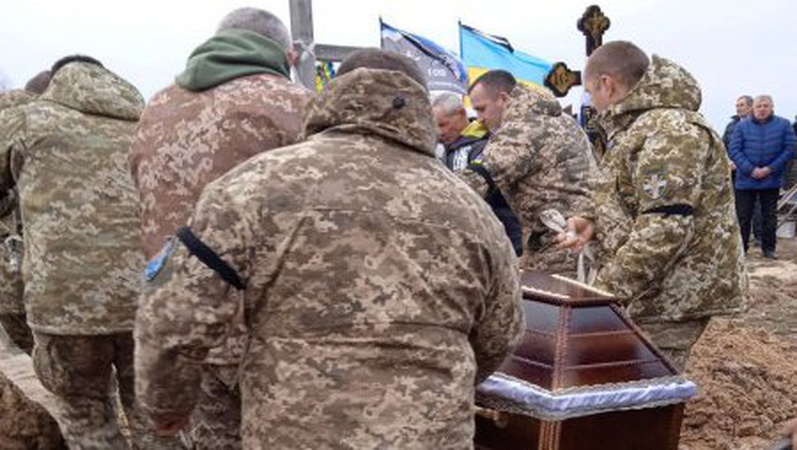 На Волині попрощалися ще з двома військовими, які загинули у ДТП на Житомирщині.ФОТО