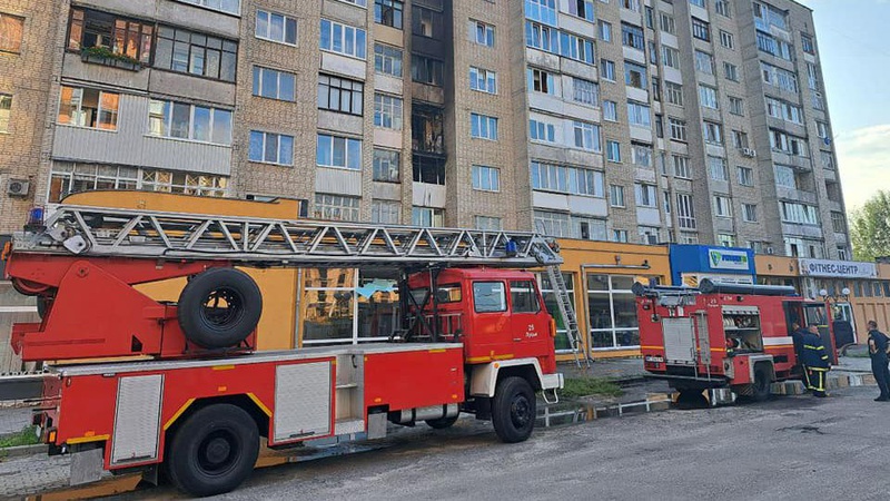 Врятували трьох дорослих та дитину: у Луцьку на Привокзальній – пожежа