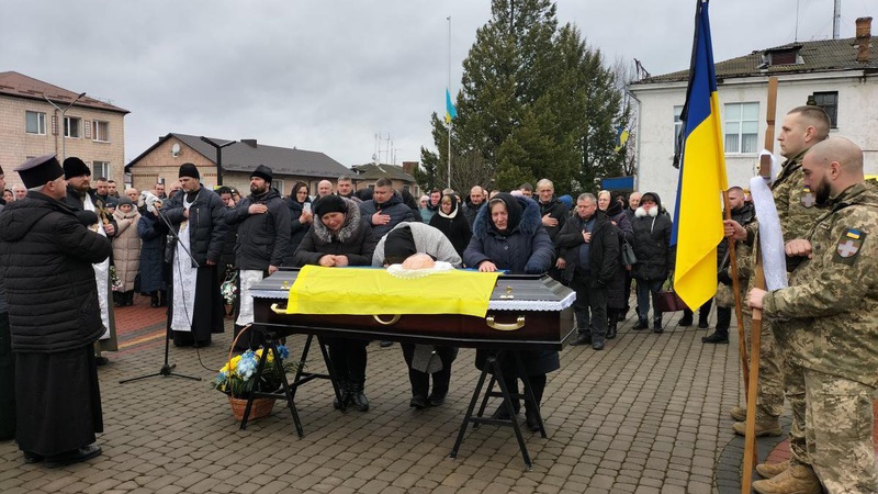 Врятував не одного воїна: у Рожищенській громаді попрощалися із загиблим Героєм Олексієм Клімчуком