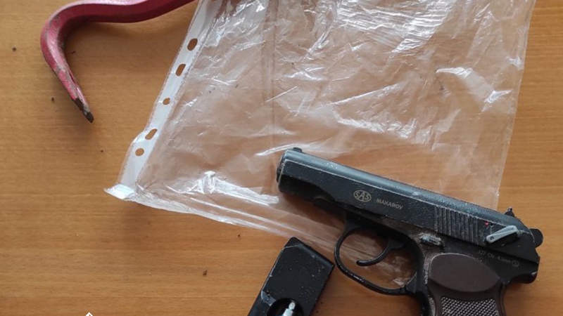 У Луцьку під час толоки біля школи знайшли пістолет та цвяходер