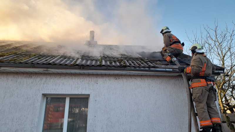 Волинські рятувальники у Ковельському районі ліквідували пожежу житлового будинку. ФОТО