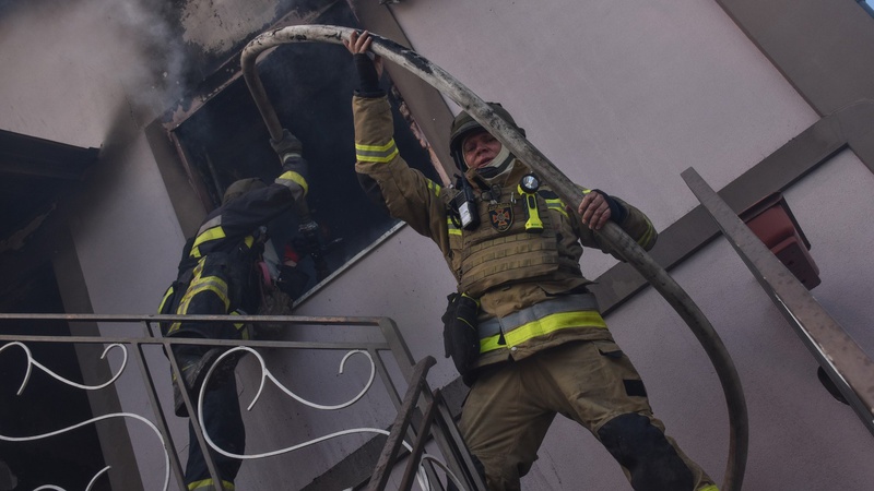 Гасять пожежі, рятують людей: як волинські рятувальники працюють на Херсонщині