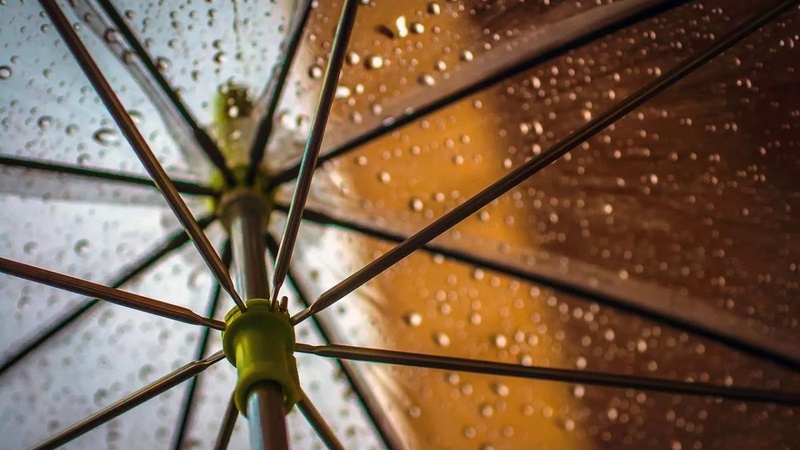 Діставайте парасольки: сьогодні в Україну нагрянуть дощі