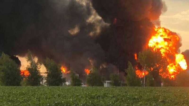 Масштабні руйнування, горить нафтобаза: окупанти завдали авіаударів по Дніпропетровщині
