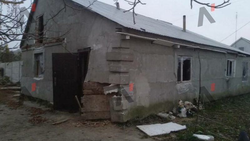 Знову фейк: у будинок ромів, які побили АТОвця в Торчині, увірвалися невідомі та зруйнували його