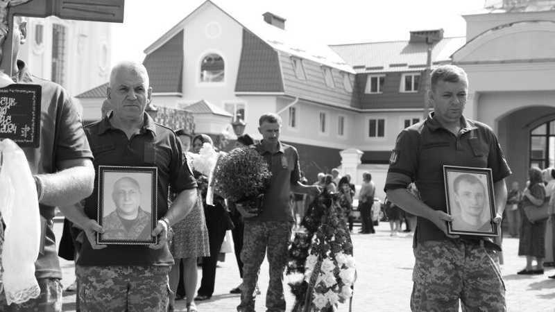 У Луцьку попрощалися із двома Героями Володимиром Закревою та Олександром Матвійчуком. ФОТО