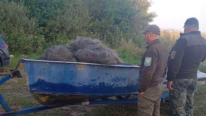 На Волині у браконьєрів забрали понад 400 метрів сіток