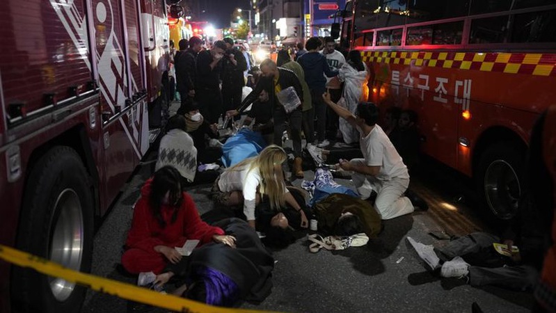 Понад сотню людей загинули у тисняві під час святкування Гелловіну у Сеулі