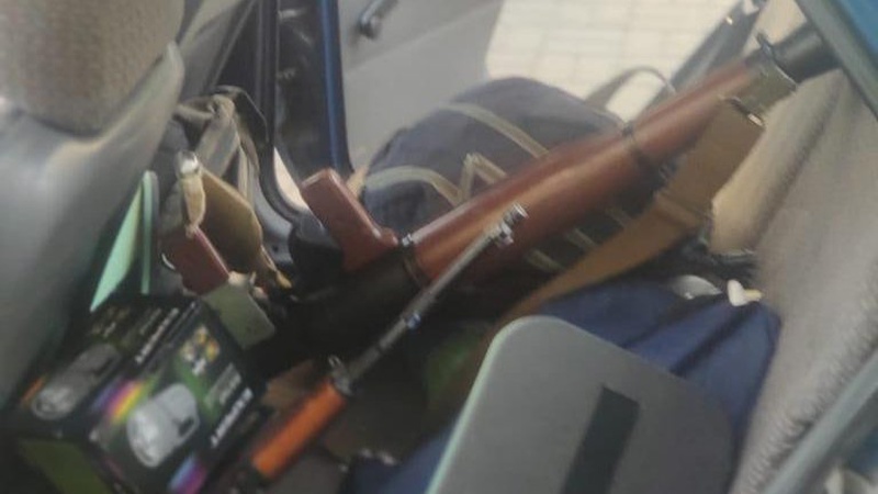 У Києві біля метро поліція скрутила чотирьох диверсантів зі зброєю. ФОТО