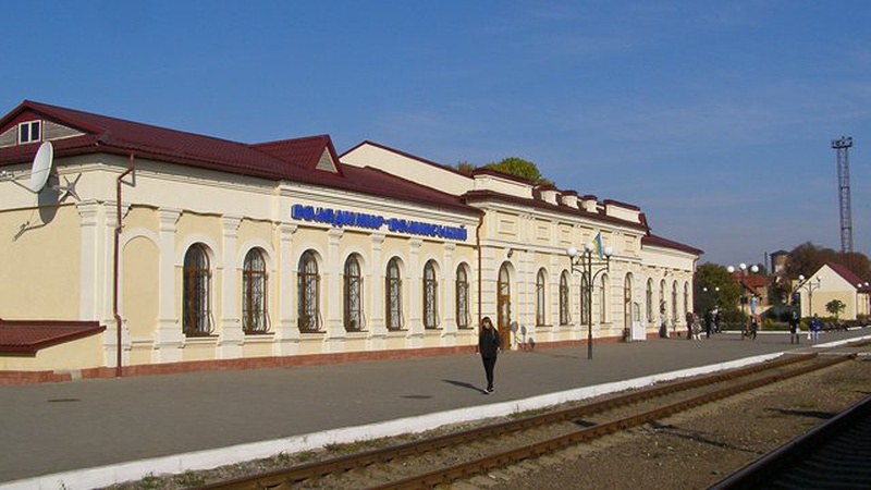 На вокзалі у Володимирі фура перегородила залізничну колію