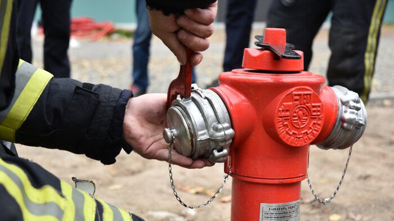 У Луцьку на проспекті Волі встановили нові пожежні гідранти