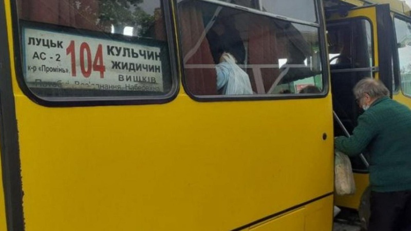 У Луцьку ліквідували 20 зупинок для приміських та міжміських автобусів