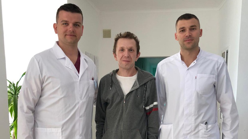 Волинські лікарі 45 днів боролися за життя пацієнта, провівши три складні операції