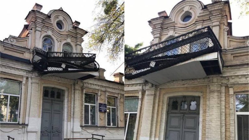 У Полтаві демонтували історичний балкон, з якого колись виступав Гітлер
