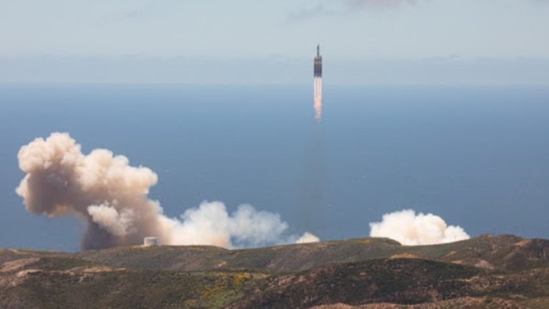 Неконтрольована китайська ракета впала на Землю: відоме місце падіння